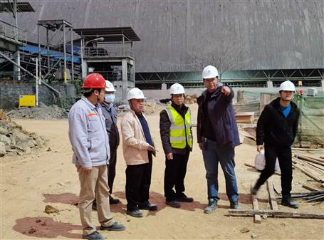 【奮戰(zhàn)80天·沖刺四季度】唐峰利用休息時間到魚峰水泥技改項目調(diào)研指導(dǎo)