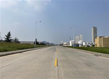 防城港鋼鐵基地的這段路通過驗(yàn)收